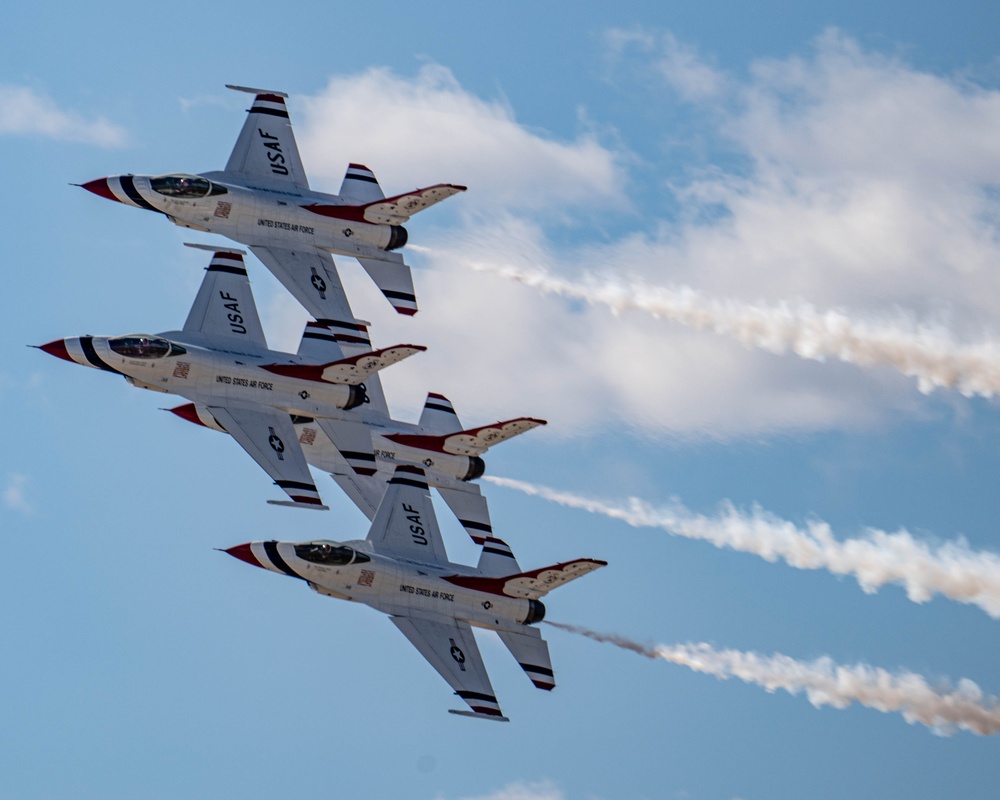 Thunderbirds Bring the Thunder to Arizona