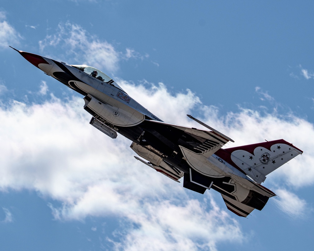 Thunderbirds Bring the Thunder to Arizona