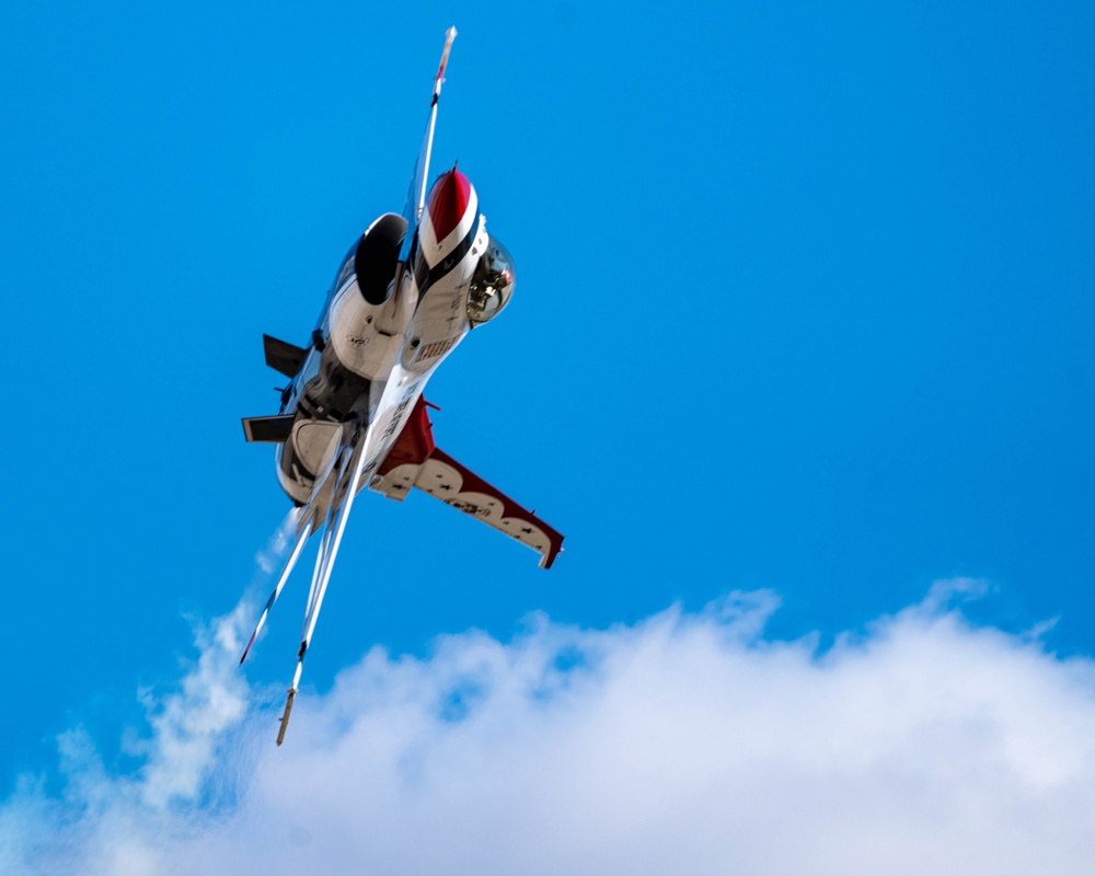 Thunderbirds Bring the Thunder to Arizona