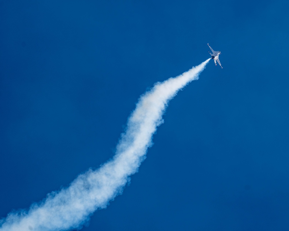 Thunderbirds Bring the Thunder to Arizona