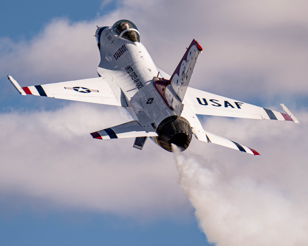 Thunderbirds Bring the Thunder to Arizona