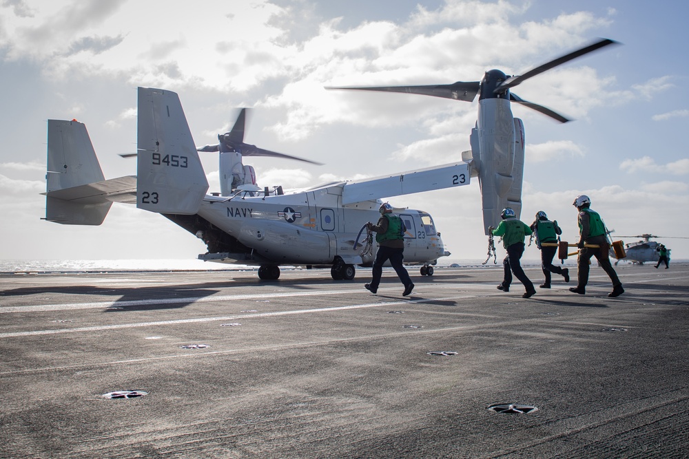 USS Carl Vinson (CVN) Conducts Flight Operations in the Pacific Ocean