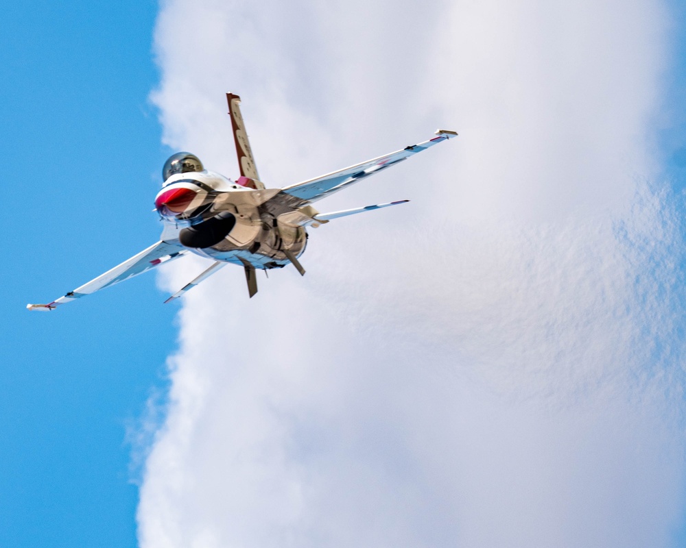 Thunderbirds Bring the Thunder to Arizona