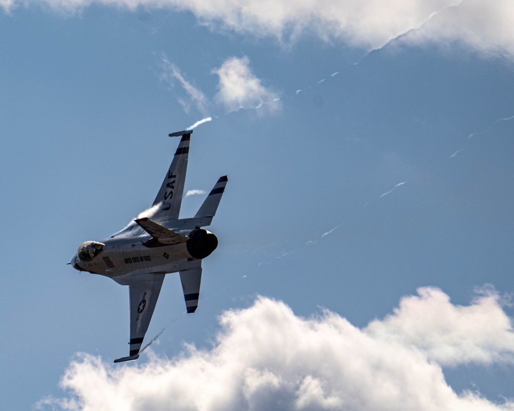 Thunderbirds Bring the Thunder to Arizona