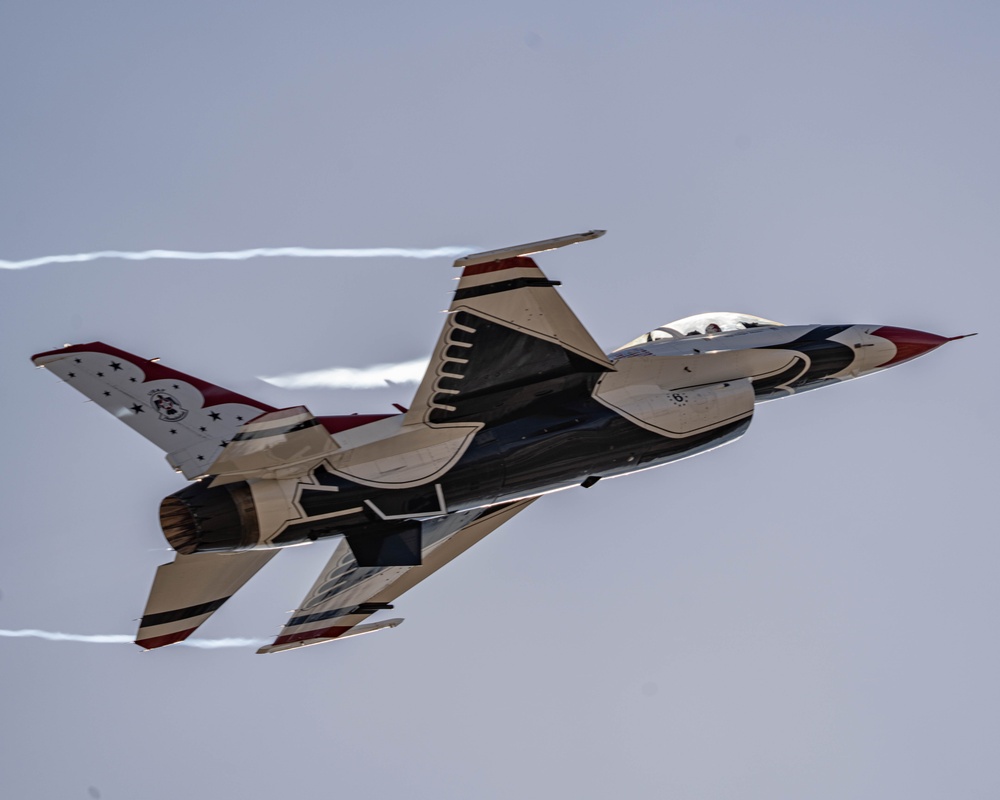 Thunderbirds Bring the Thunder to Arizona