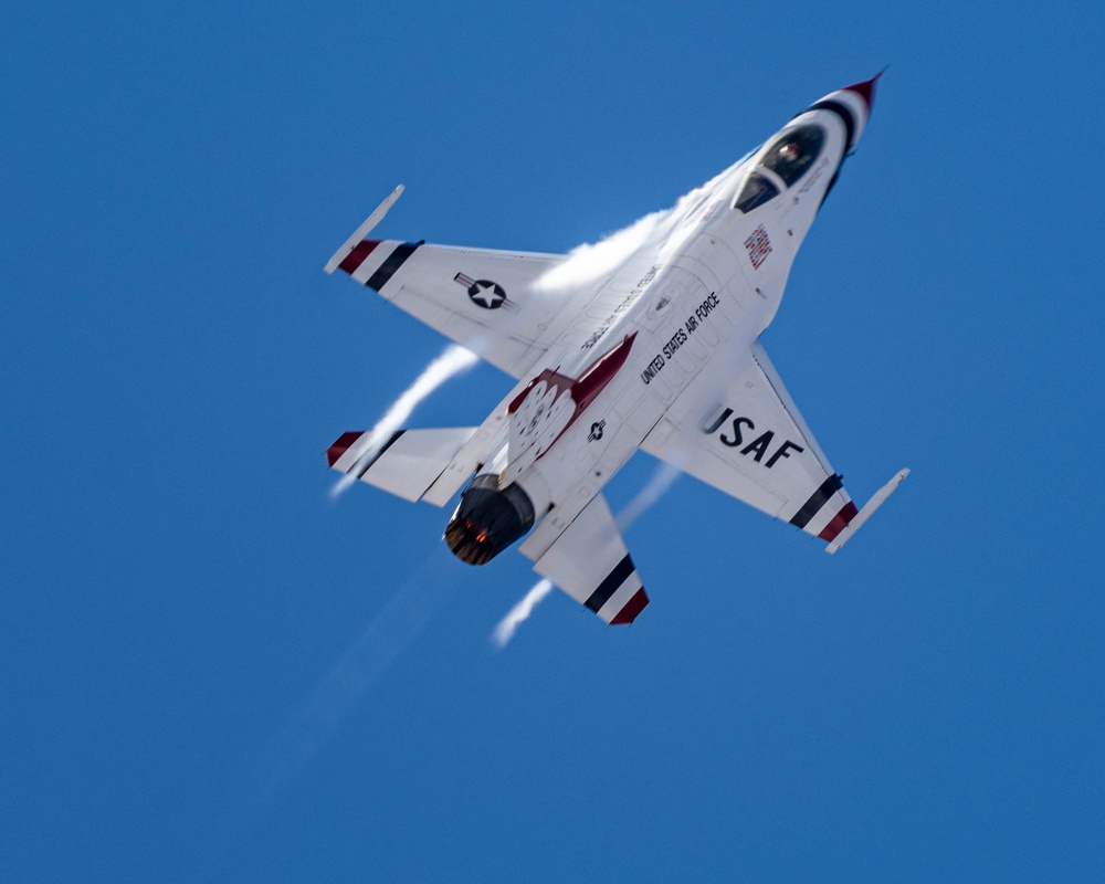 Thunderbirds Bring the Thunder to Arizona