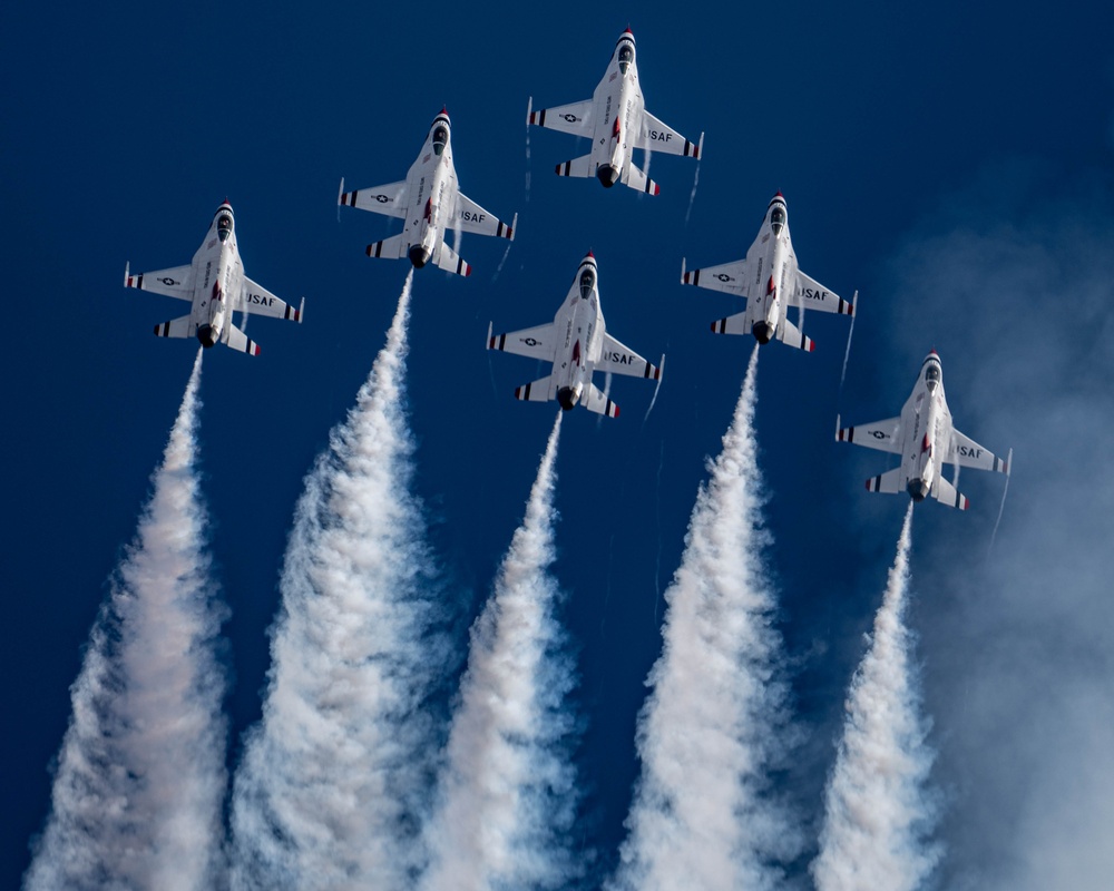 Thunderbirds Bring the Thunder to Arizona