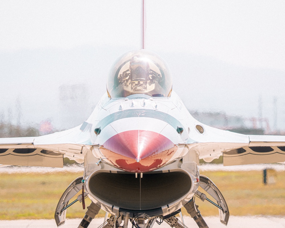 Thunderbirds Bring the Thunder to Arizona