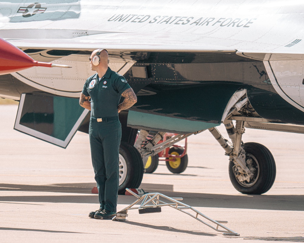 Thunderbirds Bring the Thunder to Arizona