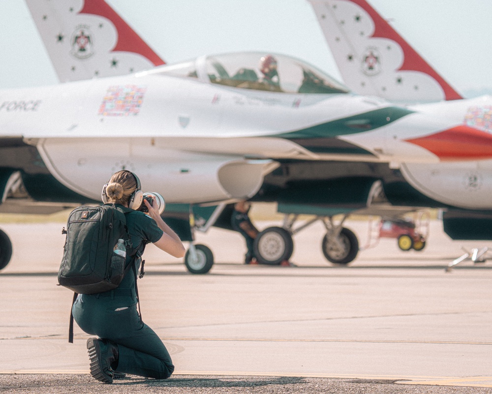 Thunderbirds Bring the Thunder to Arizona