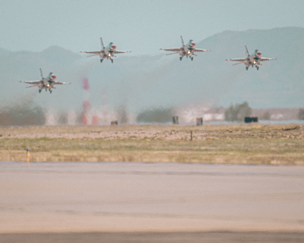 Thunderbirds Bring the Thunder to Arizona