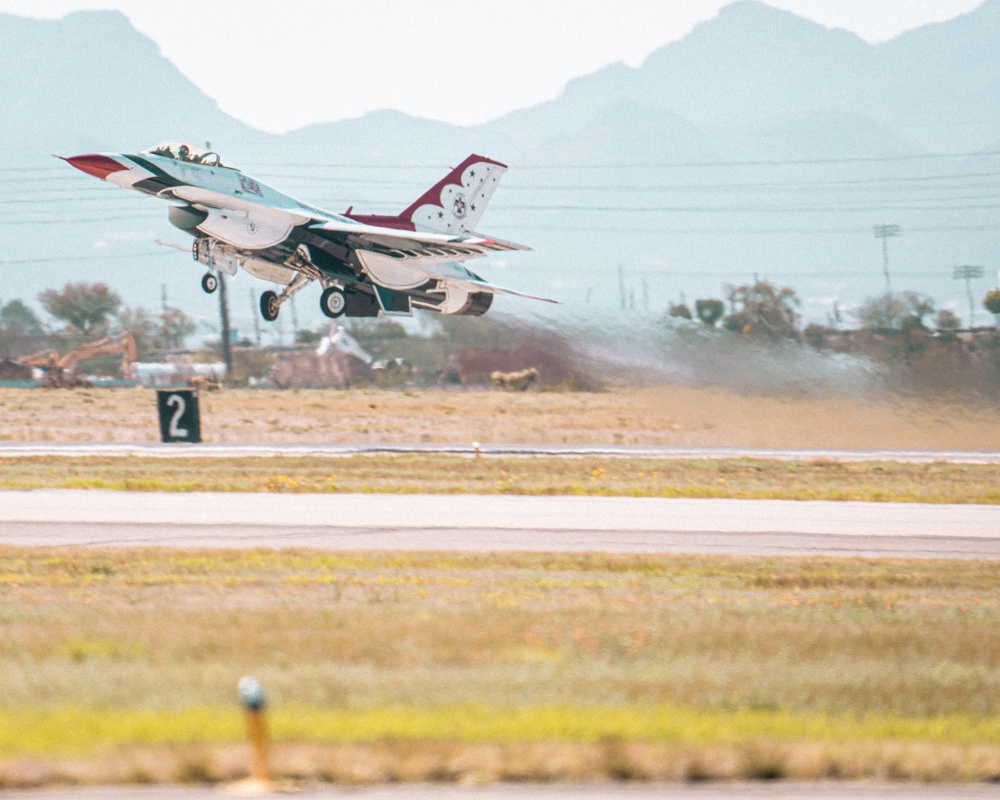 Thunderbirds Bring the Thunder to Arizona