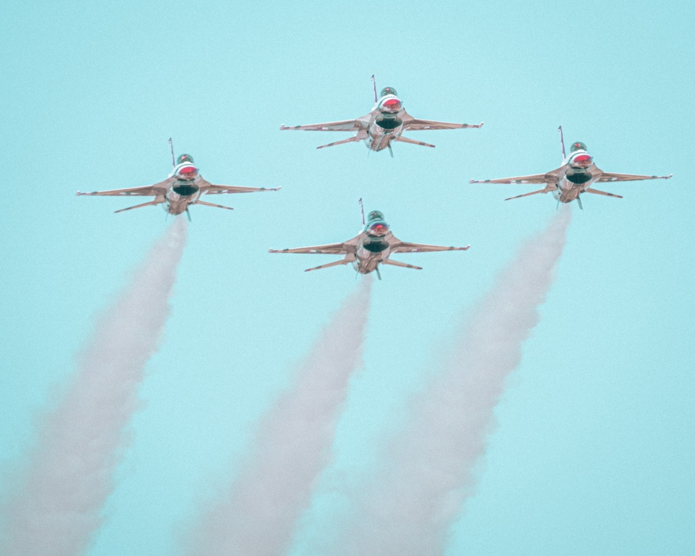 Thunderbirds Bring the Thunder to Arizona