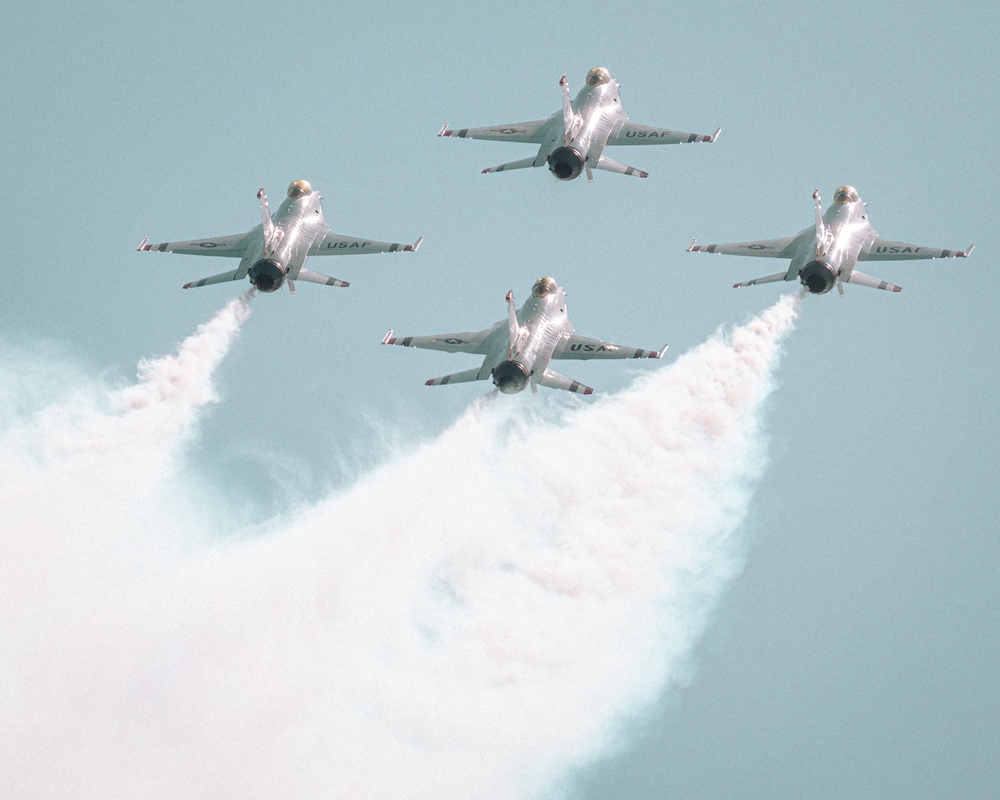 Thunderbirds Bring the Thunder to Arizona