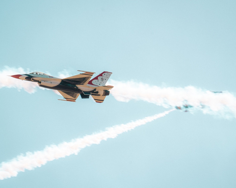 Thunderbirds Bring the Thunder to Arizona