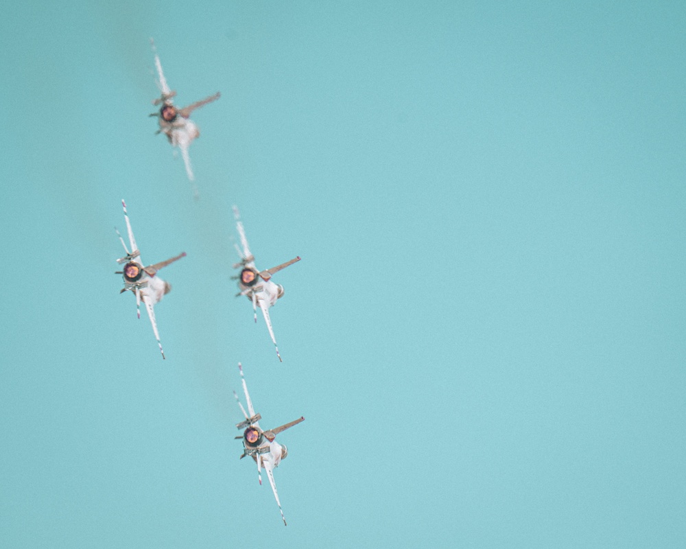 Thunderbirds Bring the Thunder to Arizona