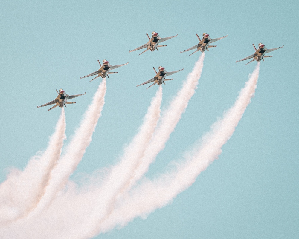 Thunderbirds Bring the Thunder to Arizona