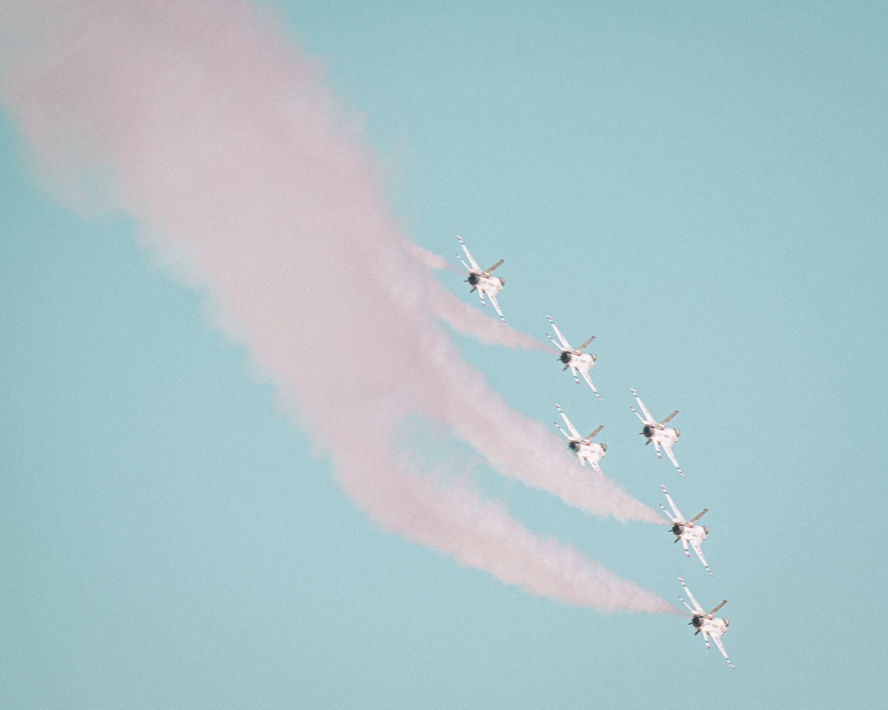 Thunderbirds Bring the Thunder to Arizona