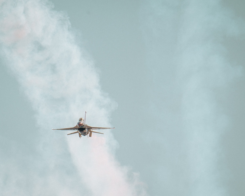 Thunderbirds Bring the Thunder to Arizona