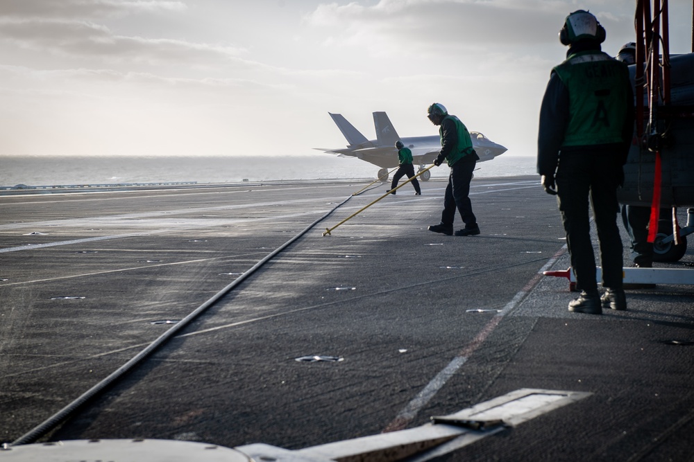 USS Carl Vinson (CVN) Conducts Flight Operations in the Pacific Ocean