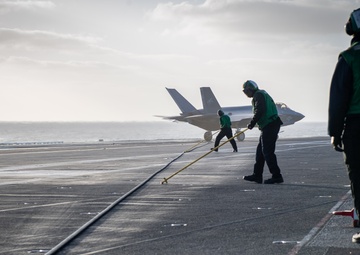 USS Carl Vinson (CVN) Conducts Flight Operations in the Pacific Ocean