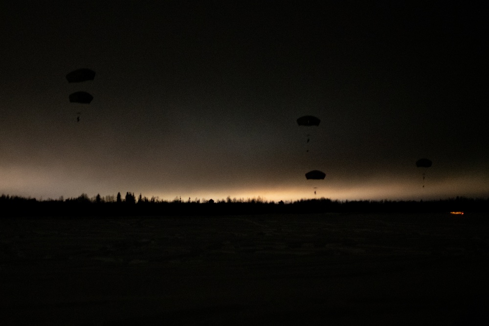 Arctic Angels conduct low-light airborne operation for JPMRC-AK 23-02