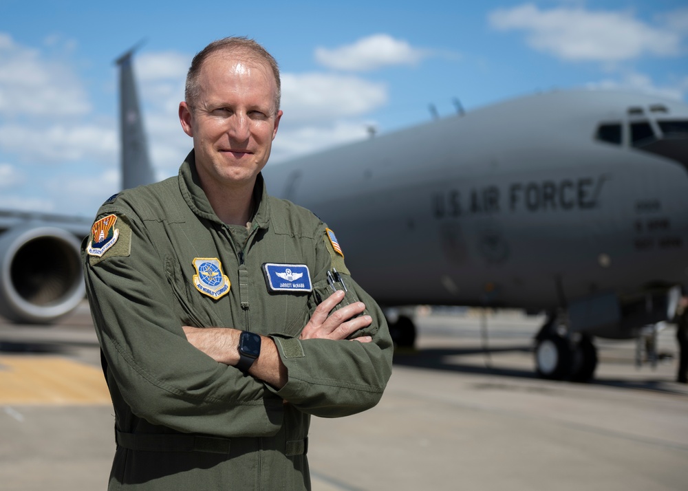 KC-135 Refuels strategic transport aircraft