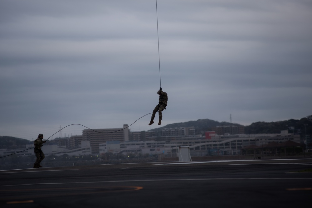 EODMU-5 Conducts Helicopter Training