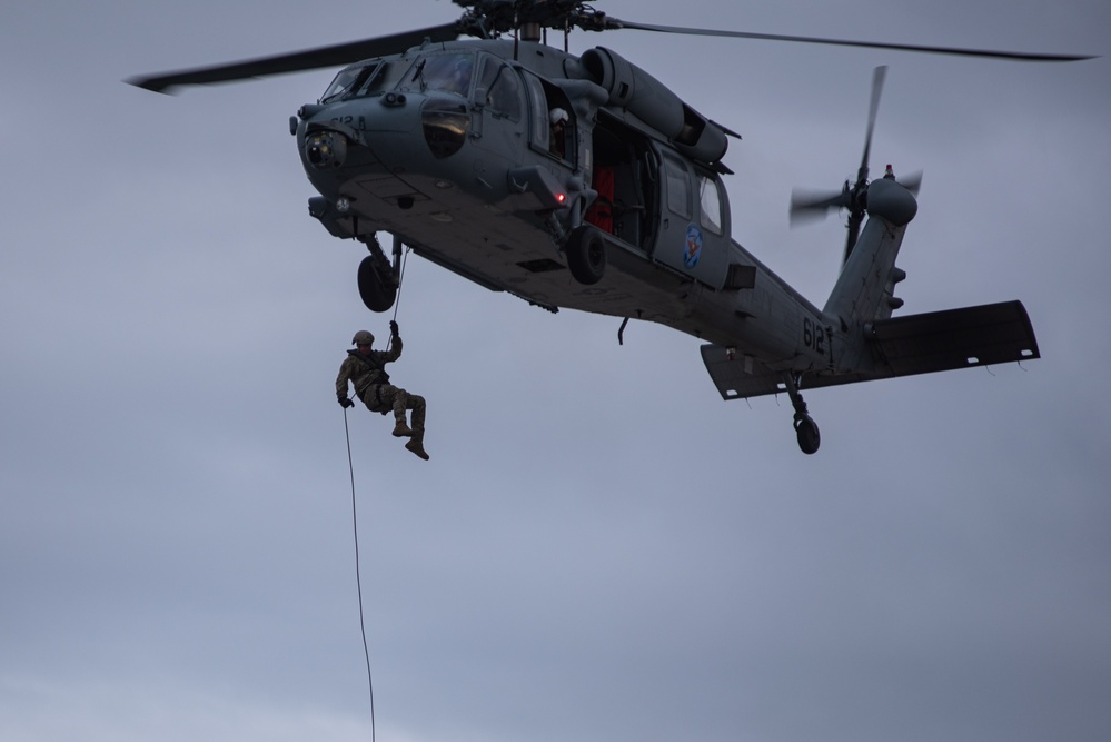 EODMU-5 Conducts Helicopter Training