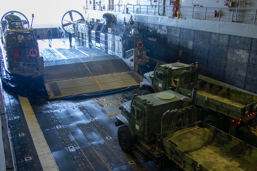 Anchorage LCAC Ops