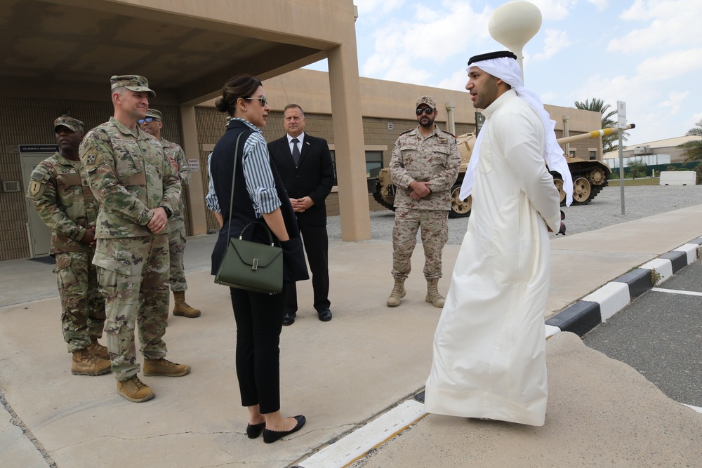 H.E. Sheikha Al-Zain Al-Sabah, Kuwait Ambassador to the U.S. visits Camp Arifjan