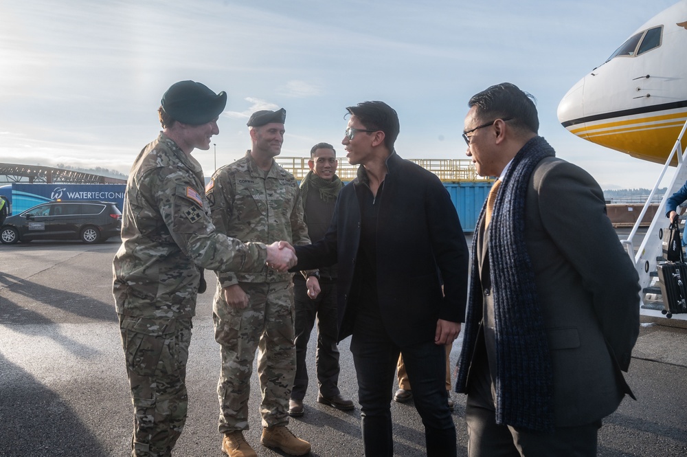 Prince Abdul Mateen of Brunei visits 1st Special Forces Group (Airborne)