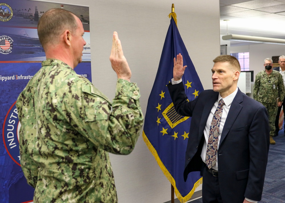 NAVFAC Swears in New PEOII