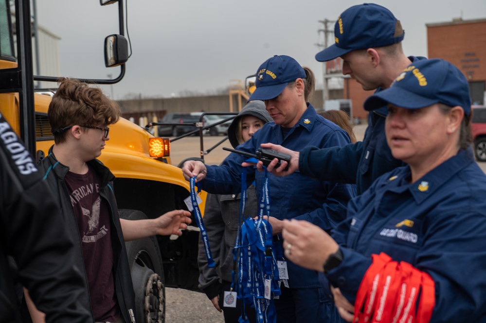 Coast Guard hosts recruiting event in St. Louis, Mo.