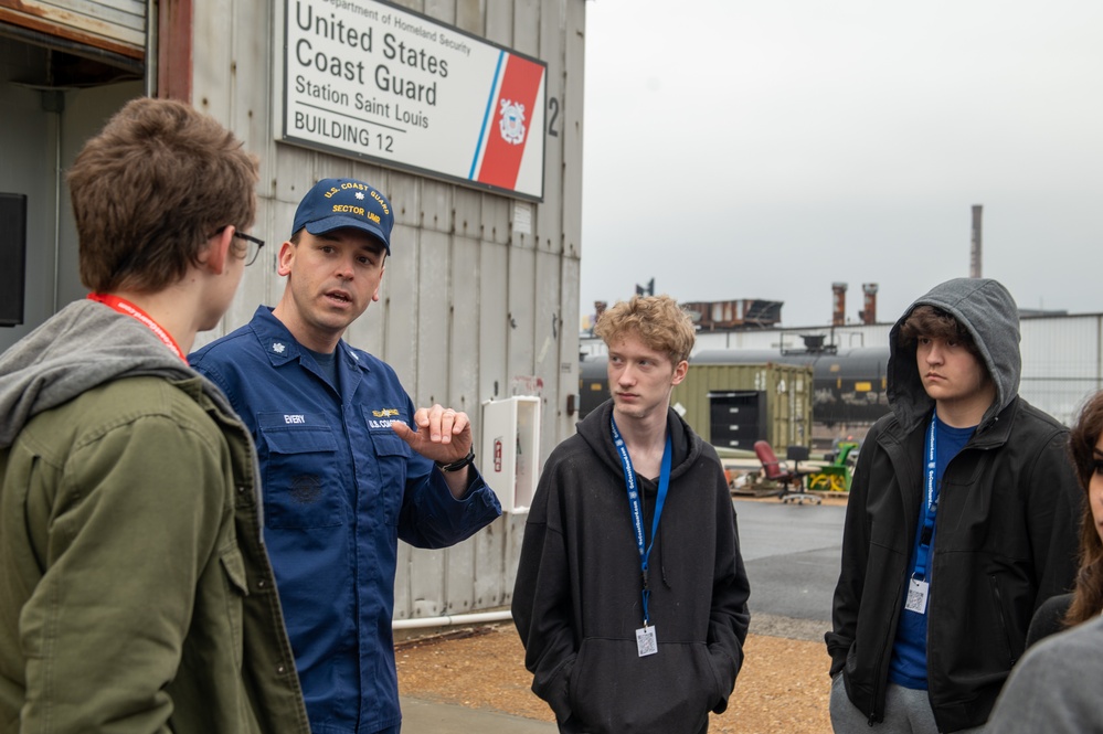 Coast Guard hosts recruiting event in St. Louis, Mo.