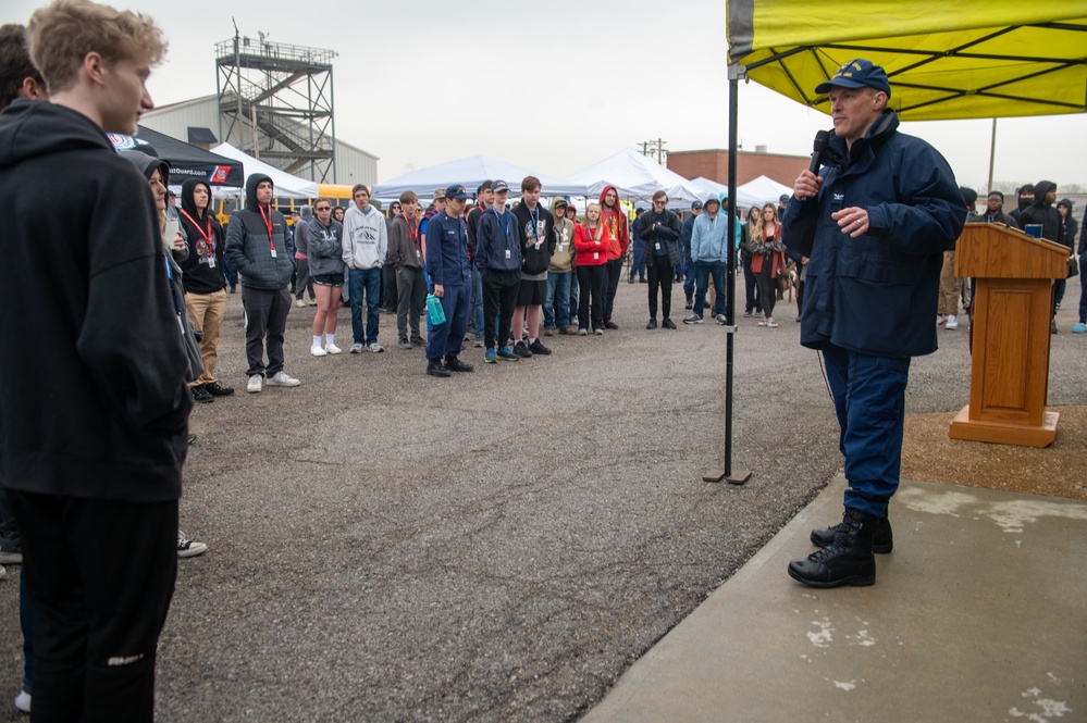 Coast Guard hosts recruiting event in St. Louis, Mo.