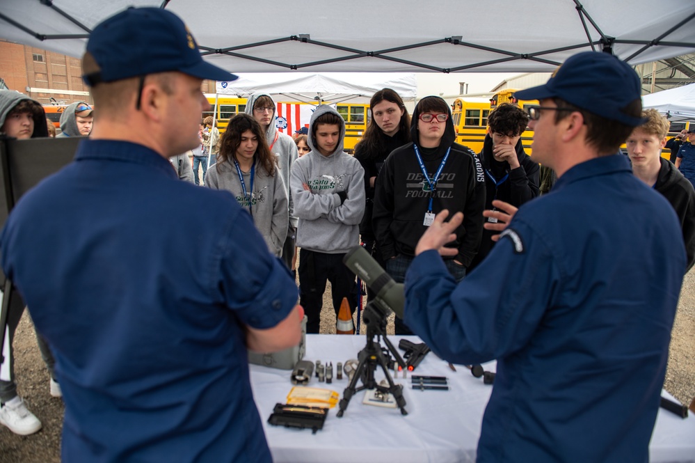 Coast Guard hosts recruiting event in St. Louis, Mo.