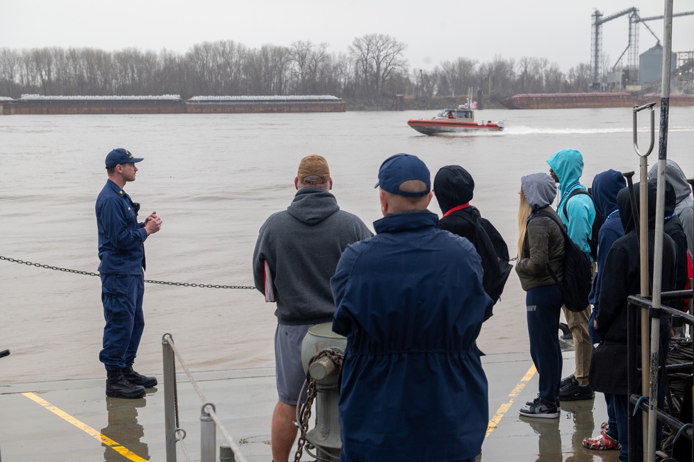 Coast Guard hosts recruiting event in St. Louis, Mo.