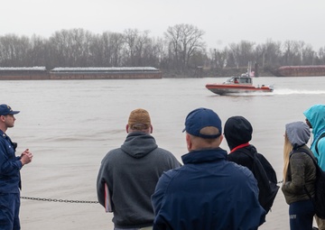 Coast Guard hosts recruiting event in St. Louis, Mo.