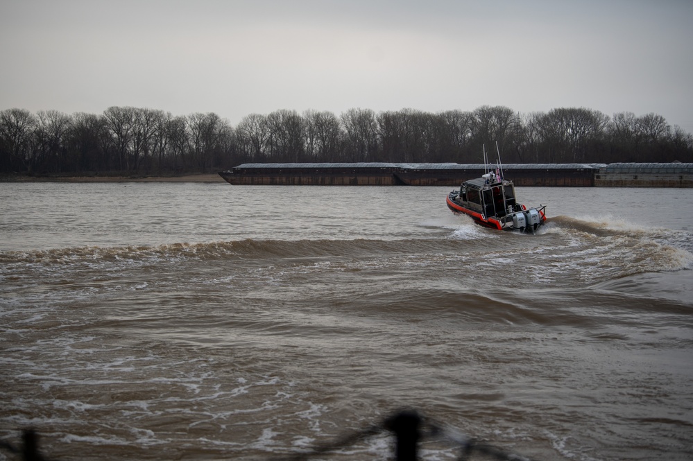 Coast Guard hosts recruiting event in St. Louis, Mo.