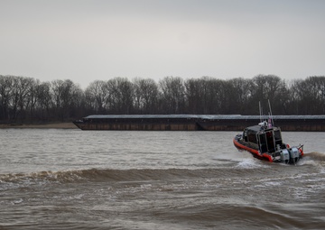 Coast Guard hosts recruiting event in St. Louis, Mo.