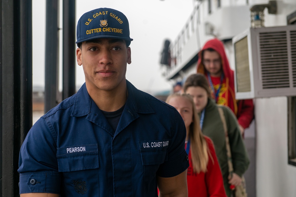 Coast Guard hosts recruiting event in St. Louis, Mo.