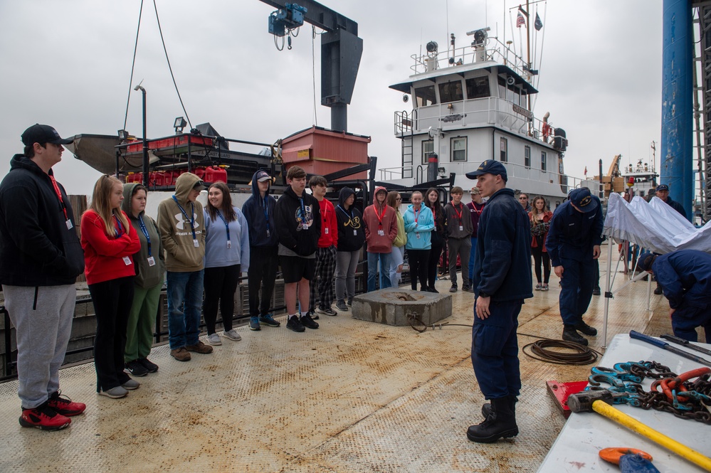 Coast Guard hosts recruiting event in St. Louis, Mo.