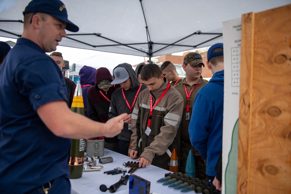 Coast Guard hosts recruiting event in St. Louis, Mo.