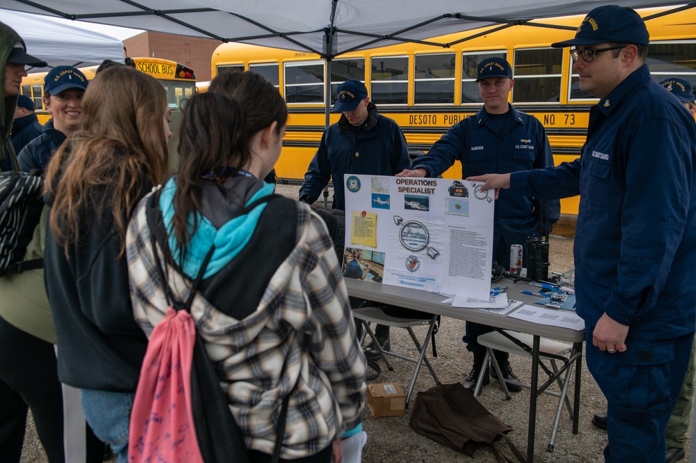 Coast Guard hosts recruiting event in St. Louis, Mo.