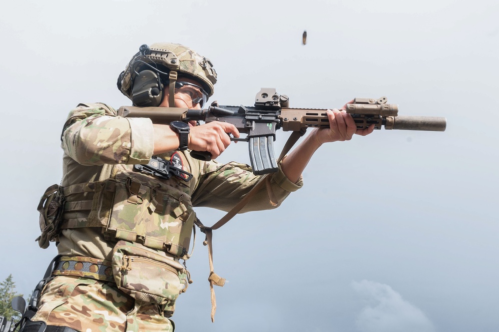 Prince Abdul Mateen of Brunei trains with 1st Special Forces Group (Airborne)