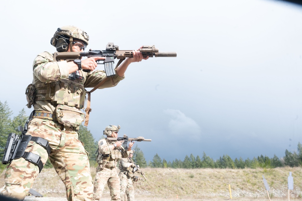 Prince Abdul Mateen of Brunei trains with 1st Special Forces Group (Airborne)