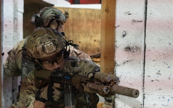 Prince Abdul Mateen of Brunei trains with 1st Special Forces Group (Airborne)