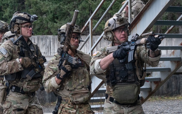 Prince Abdul Mateen of Brunei trains with 1st Special Forces Group (Airborne)