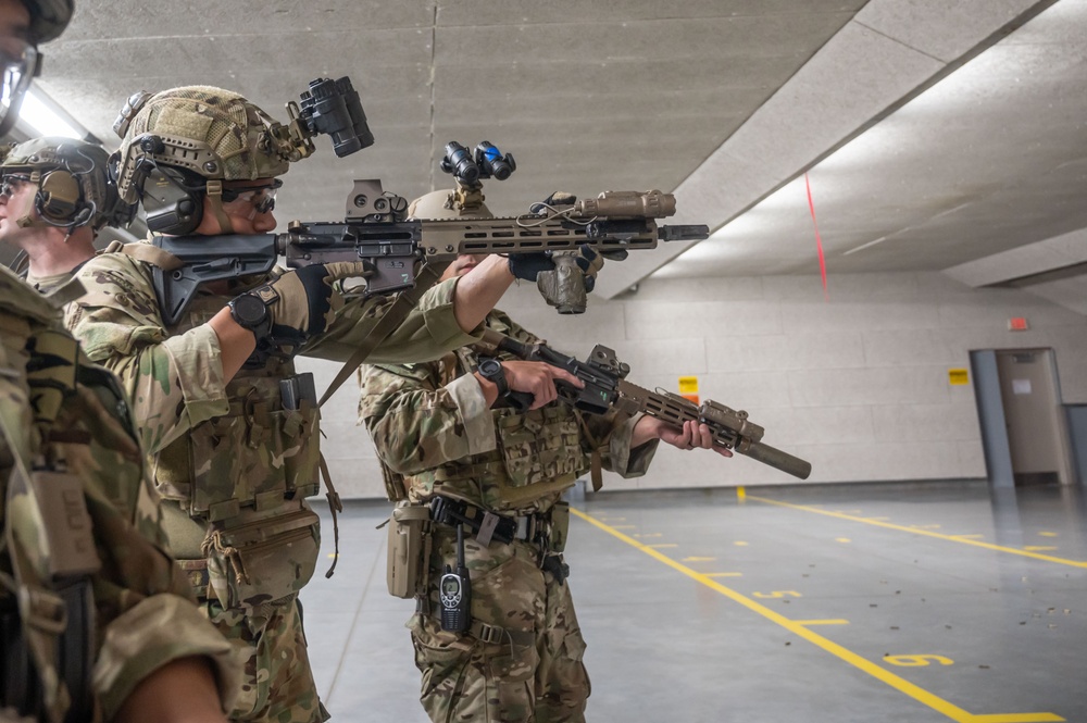 Prince Abdul Mateen of Brunei trains with 1st Special Forces Group (Airborne)